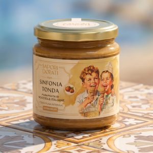 Barattolo di pura pasta di nocciole tostate per gelato fatto in casa